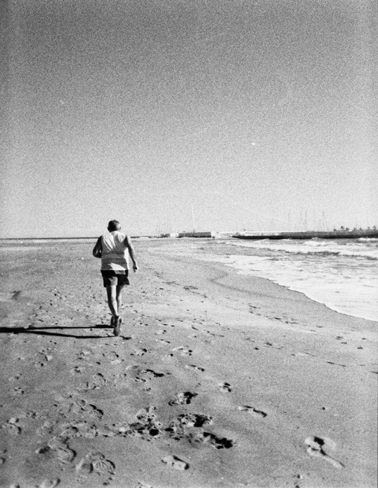 El hombre y la playa.
